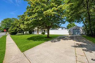3173 Roxbury Ln, Levittown, NY 11756 - Photo 4