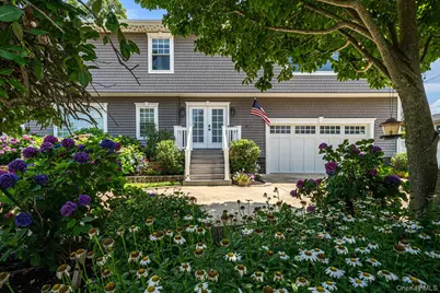 11 Elm Street, Ronkonkoma, NY 11779 - Photo 4