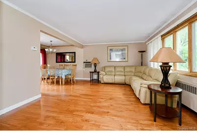 312 W Waukena Avenue, Oceanside, NY 11572 - Photo 4