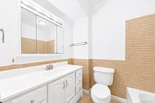568 N Wellwood Ave, Lindenhurst, NY 11757 - Photo 20