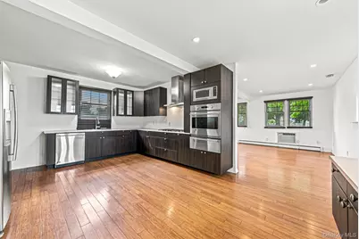 568 N Wellwood Avenue, Lindenhurst, NY 11757 - Photo 10