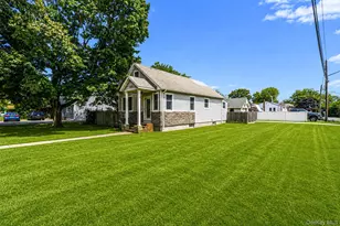568 N Wellwood Ave, Lindenhurst, NY 11757 - Photo 2