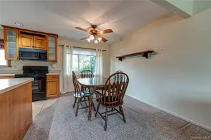 14 Westmoreland Rd, Hicksville, NY 11801 - Photo 8