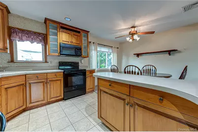 14 Westmoreland Road, Hicksville, NY 11801 - Photo 10