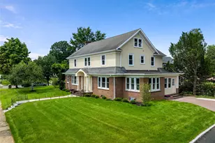 220 Pomander Rd, Mineola, NY 11501 - Photo 20