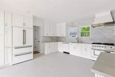 220 Pomander Road, Mineola, NY 11501 - Photo 4