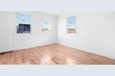 1148 E 211th Street, Bronx, NY 10469 - Photo 8