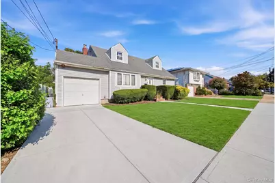 27 Hapsburg Place, Hempstead, NY 11550 - Photo 2