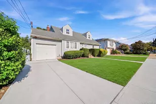 27 Hapsburg Pl, Hempstead, NY 11550 - Photo 2
