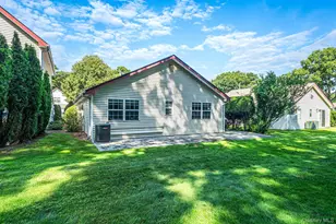 4 Balmoral Ct, Middle Island, NY 11953 - Photo 22