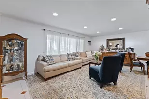 25 Bentley Rd, Great Neck, NY 11023 - Photo 6
