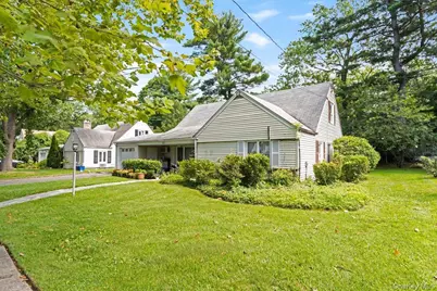 25 Bentley Road, Great Neck, NY 11023 - Photo 2
