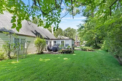 25 Bentley Road, Great Neck, NY 11023 - Photo 14