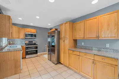 86 Creighton Avenue, Ronkonkoma, NY 11779 - Photo 10