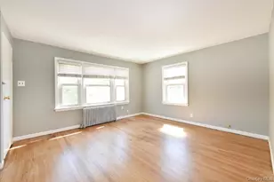 265 S Delaware Ave, Lindenhurst, NY 11757 - Photo 4