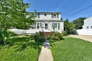 265 S Delaware Ave, Lindenhurst, NY 11757 - Photo 2