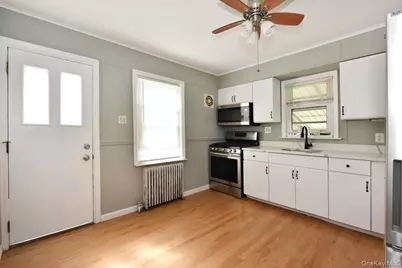 265 S Delaware Avenue, Lindenhurst, NY 11757 - Photo 8