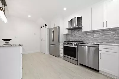 111 N 11th Street, New Hyde Park, NY 11040 - Photo 18