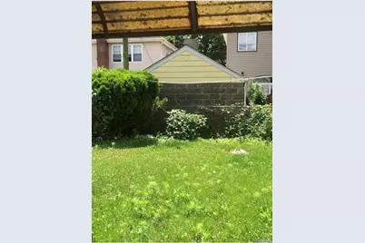 7630 266th Street, New York, NY 11040 - Photo 2