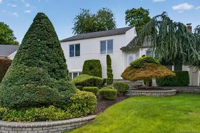 68 Briarwood Lane, Plainview, NY 11803 - Photo 2