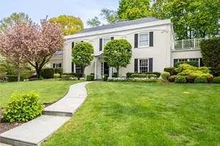 140 Remington Rd, Manhasset, NY 11030 - Photo 2