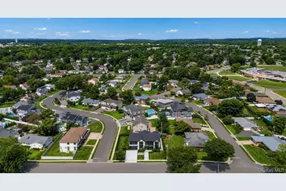 2017 Ladenburg Drive, Westbury, NY 11590 - Photo 4