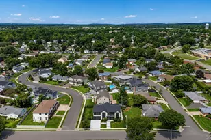 2017 Ladenburg Dr, Westbury, NY 11590 - Photo 4