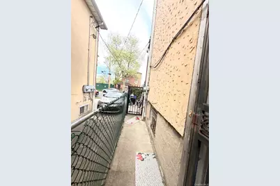 2719 Hering Avenue, Bronx, NY 10469 - Photo 14
