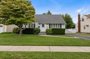 14 Po Ln, Hicksville, NY 11801 - Photo 2
