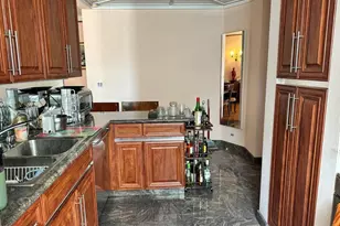 8 Barstow Rd, Great Neck, NY 11021 - Photo 10