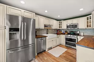 397 Buffalo Ave, Lindenhurst, NY 11757 - Photo 2