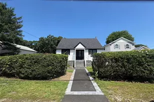 7 E Lakeland St, Bay Shore, NY 11706 - Photo 2