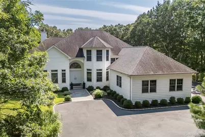 78 Channing Cross, Hampton Bays, NY 11946 - Photo 2