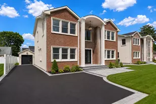 16 Fountain St, Hicksville, NY 11801 - Photo 2
