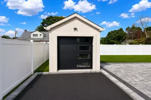 16 Fountain St, Hicksville, NY 11801 - Photo 22