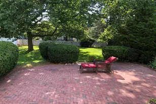 8 Stonehenge Ln, East Northport, NY 11731 - Photo 10