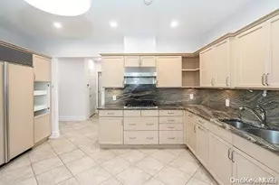 4 A Nassau Dr, Great Neck, NY 11021 - Photo 6