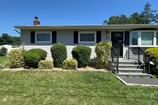 23 Pine St, Brentwood, NY 11717 - Photo 2