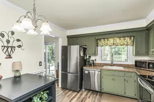 8 Baymens Ct, Sayville, NY 11782 - Photo 10
