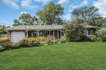 8 Baymens Court, Sayville, NY 11782 - Photo 2