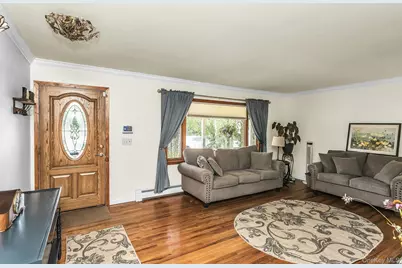 8 Baymens Court, Sayville, NY 11782 - Photo 4