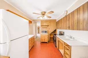 27 Old Farm Rd, Levittown, NY 11756 - Photo 10