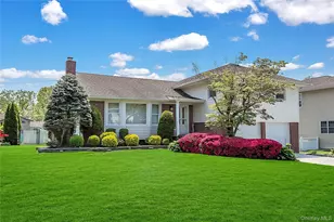 76 Robby Ln, Manhasset Hills, NY 11040 - Photo 2