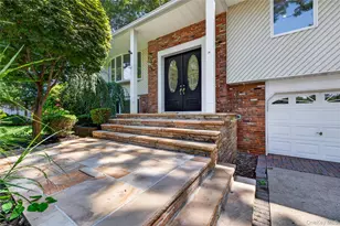 11 Penguin Ln, Commack, NY 11725 - Photo 2