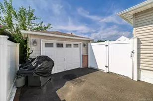 145 Bismark Ave, Valley Stream, NY 11581 - Photo 18