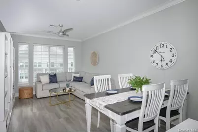 75 E Hoffman Avenue #2041, Lindenhurst, NY 11757 - Photo 4