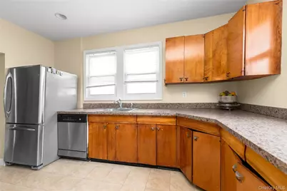 73 Liberty Avenue, Mineola, NY 11501 - Photo 4