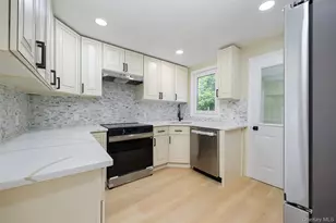 22 Henmond Blvd, Poughkeepsie, NY 12603 - Photo 4