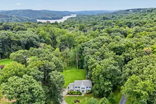 4 Sugar Hollow Ct, Katonah, NY 10536 - Photo 4
