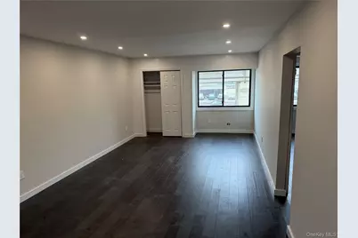 99-105 W Hoffman Avenue #Apt B, Lindenhurst, NY 11757 - Photo 1